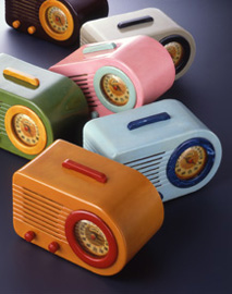 作品画像　流線型列車玩具「Streamliner baby radio」